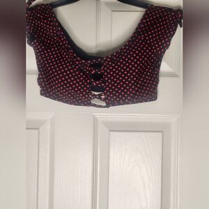 Kensie S Black Red Polka Dots Shrtslv Nylon Crop Women's Top